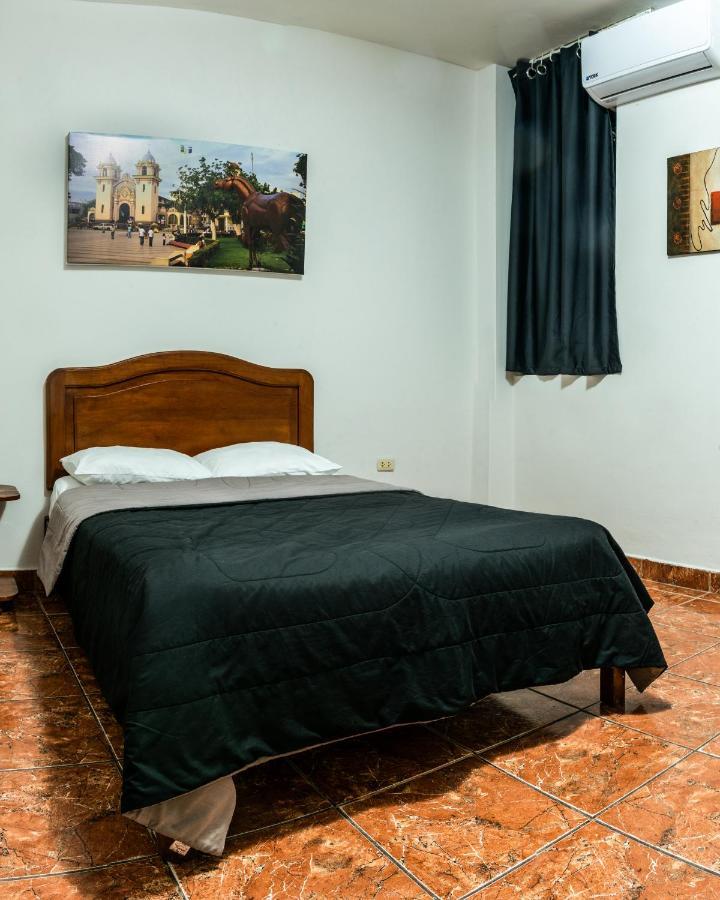 Hospedaje Gran Imperial Tumbes Eksteriør bilde